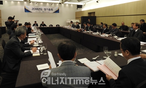 전국 도시가스사장단이 참석한 가운데 한국도시가스협회 정기총회가 열리고 있다.
