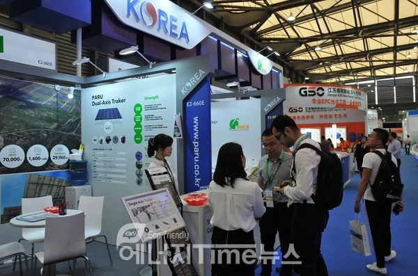 중국 상해 '국제태양광산업박람회 2018' 에서 한국에너지공단이 국내 신재생에너지 기업들과 한국관을 운영하고 있다.