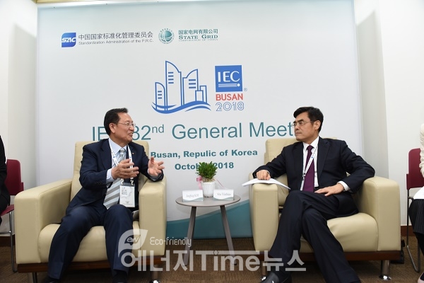 김종갑 사장과 슈인바오 중국국가전망공사 동사장이 IEC 총회에서 만나, 연내에 북경에서 한-중 전력연계사업을 위한 공동 개발합의서(JDA)를 체결했다.