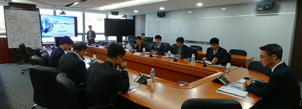 김영두 가스공사 사장 직무대리 주재로 '전사 계통 대책회의가 열리고 있다.