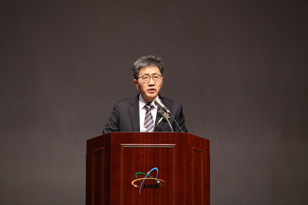 박원석 신임 제21대 한국원자력연구원장이 추임사를 하고 있다