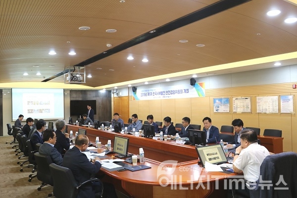 김경재 안전경영위원회 위원장(한국서부발전 기술본부장)이 회의를 주재하고 있다.