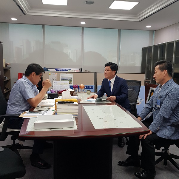 강인규 나주시장이 서삼석 국회의원과 만나 현안사업 국비 지원을 요청했다.