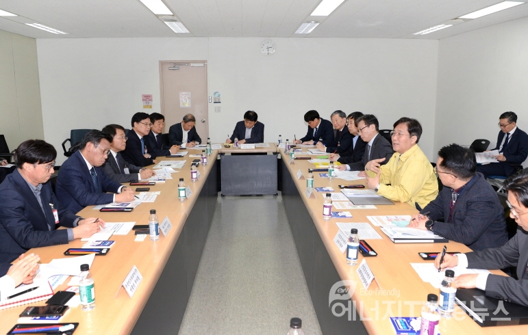 성윤모 장관이 회의를 주재하고 있다.