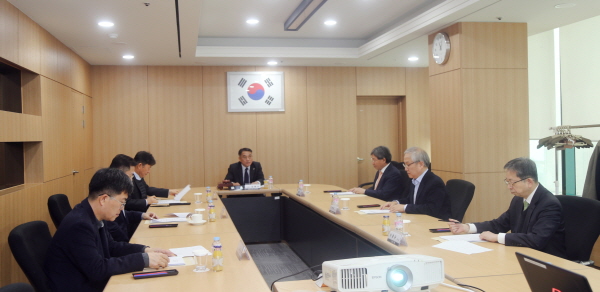 대한전기협회 장학회가 13일 서울 송파구 전기회관에서 2020년 이사회를 개최하고 있다.
