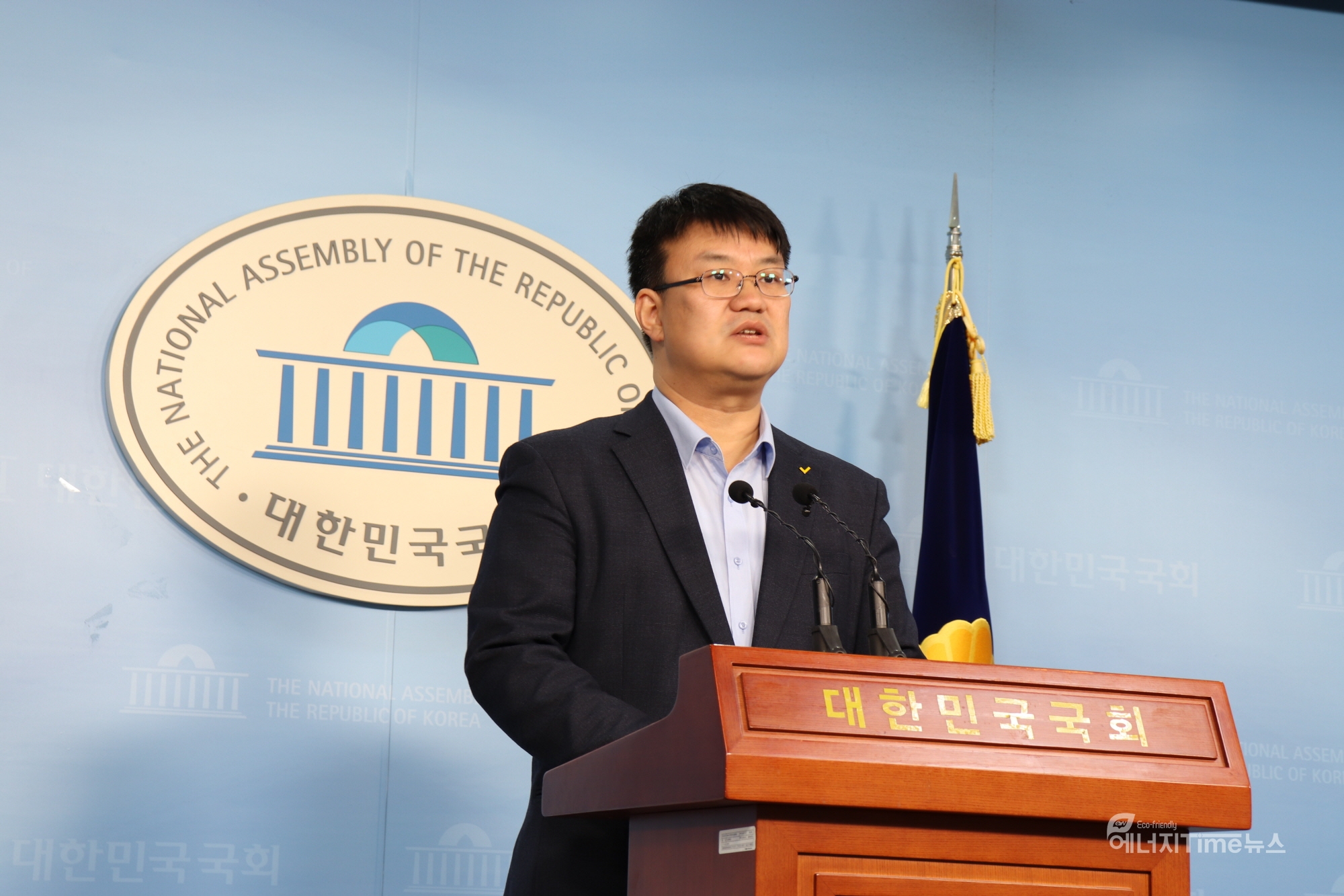 이헌석 정의당 후보가 기자회견을 하고 있다.