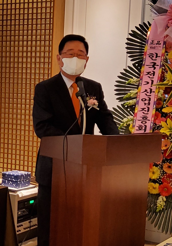 조석 신임 위원장이 취임사를 통해 한국위원회 위상과 전력산업계를 위해 봉사하겠다고 밝혔다.