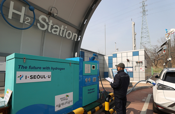 서울시 상암동 충전조에서 수소전기차들이 충전을 하고 있다.