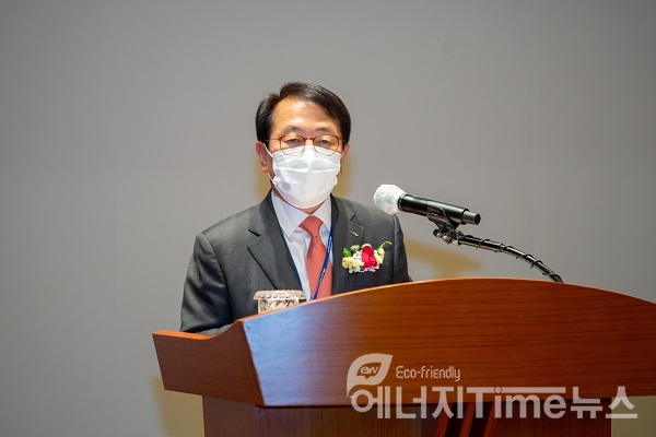 박형덕 서부발전 신임 사장이 취임사를 하고 있다.