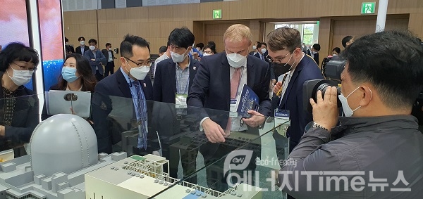 해외 전문가들이 한국형 원전에 관심을 보이고 있다.