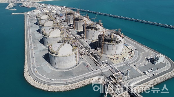 쿠웨이트 알주르 LNG생산기지 전경.