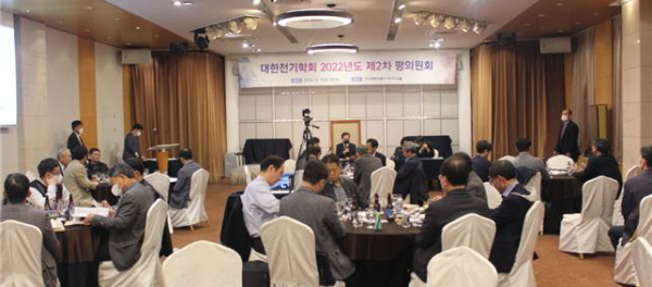 전기학회는 11월 11일 한국과학기술회관에서 2022년도 제2차 평의원회를 개최하고 2023년도 차기회장으로 이병준 교수를 선출했다.