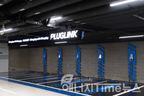 4월 서울 강남 부띠크모나코에 오픈한 플러그링크의 주거지 기반 공간 맞춤형 전기차 충전소 플러그라운드 전경