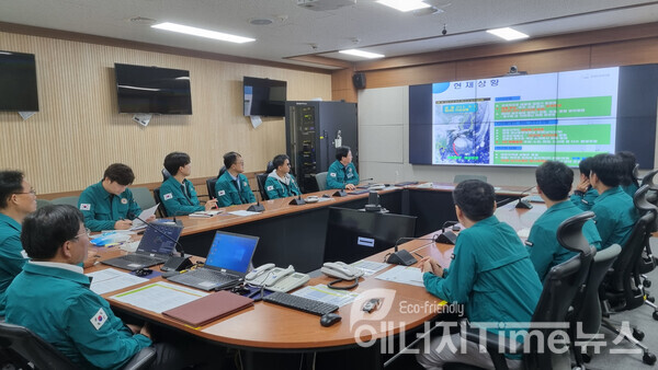 한국원자력연구원 재난대책본부가 소집돼 재난대응안전한국훈련 상황보고를 진행하고 있다.