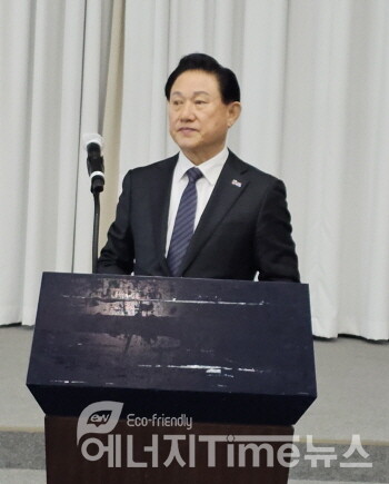 최전남 한국자동제어공업협동조합 이사장이 인사말을 하고 있다.