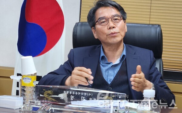 취임 1년을 맞아 에너지전문기 기자간담회를 갖고 있는 박현동 상근부회장.